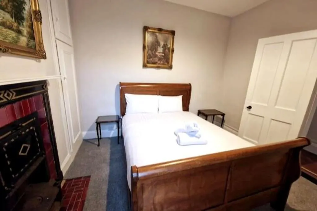 Apartment Stay At Granny'S, 4 Bed Terrace On Iconic Canal Galway