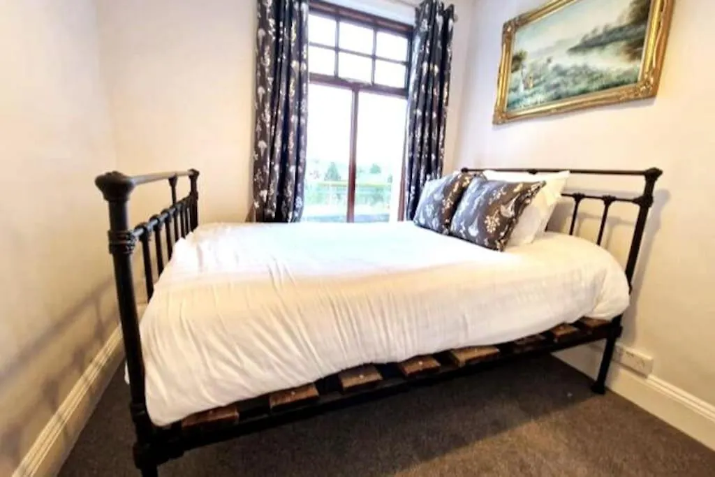 Apartment Stay At Granny'S, 4 Bed Terrace On Iconic Canal Galway